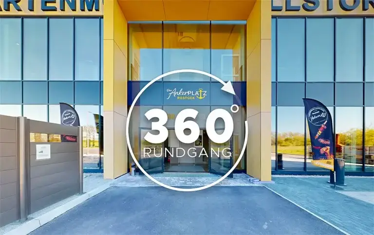 Moderner Gebäudeeingang mit Glastüren, gelben Säulen und 360° Rundgang-Overlay in Harburg, Hamburg.